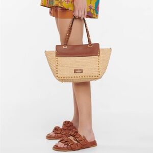 Valentino Garavani Rockstud raffia woven tote bag